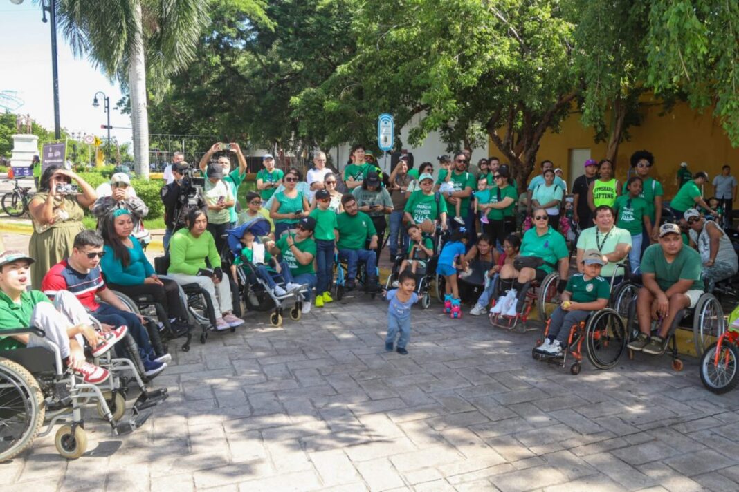 Cecilia Patrón en rodada por Parálisis Cerebral en Mérida