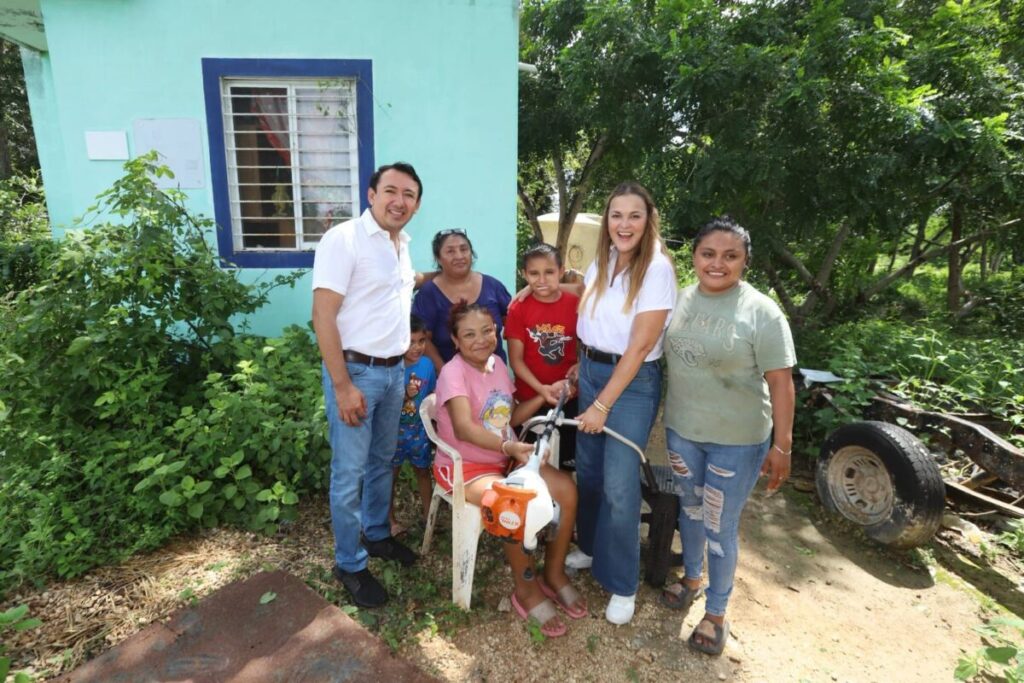 Cecilia Patrón entrega apoyos Gestión Social en Mérida