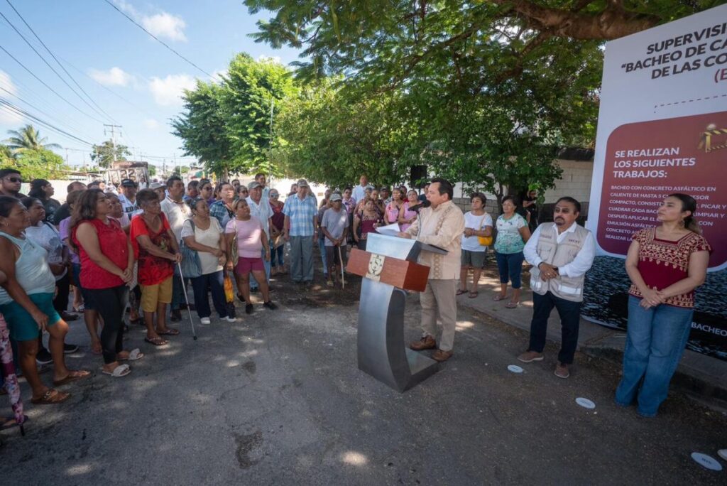 El gobernador Joaquín Díaz Mena realiza más bacheos de calles al sur de Mérida
