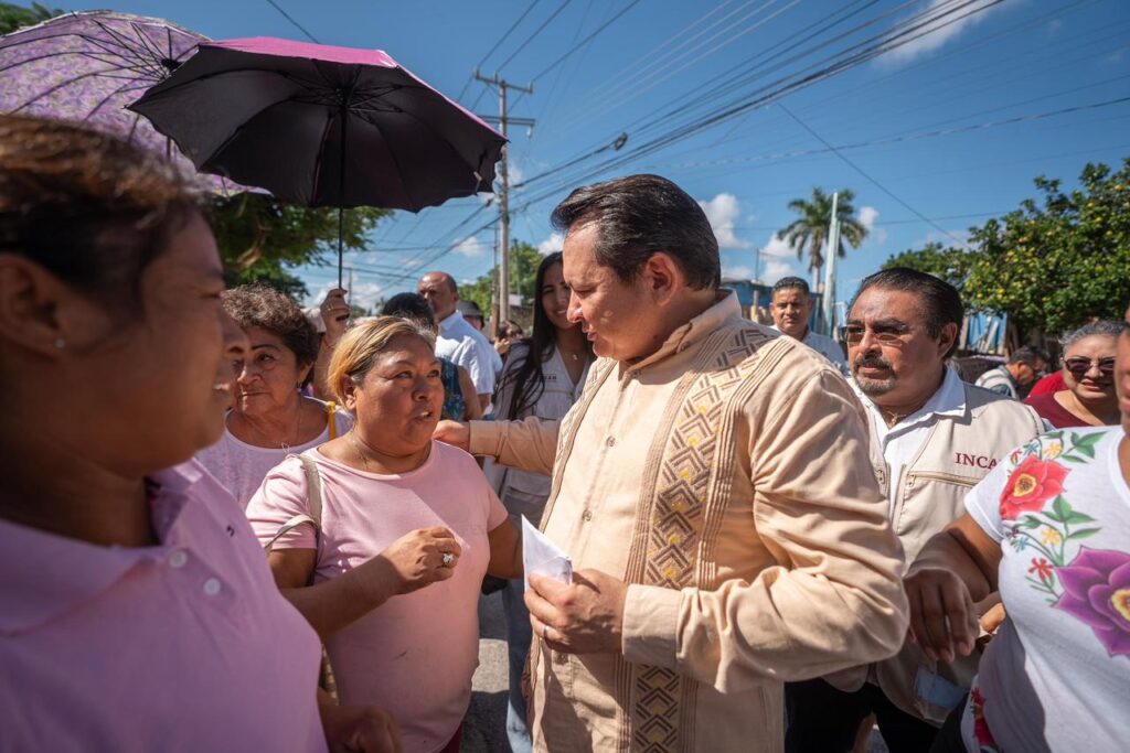 El gobernador Joaquín Díaz Mena realiza más bacheos de calles al sur de Mérida