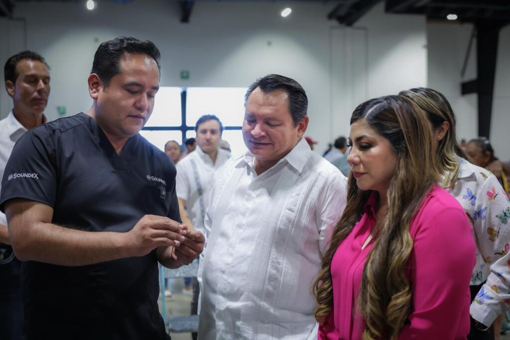 Joaquín Díaz Mena y la Mtra. Wendy Méndez / Renacimiento Maya devuelve audición a más de mil yucatecas y yucatecos
