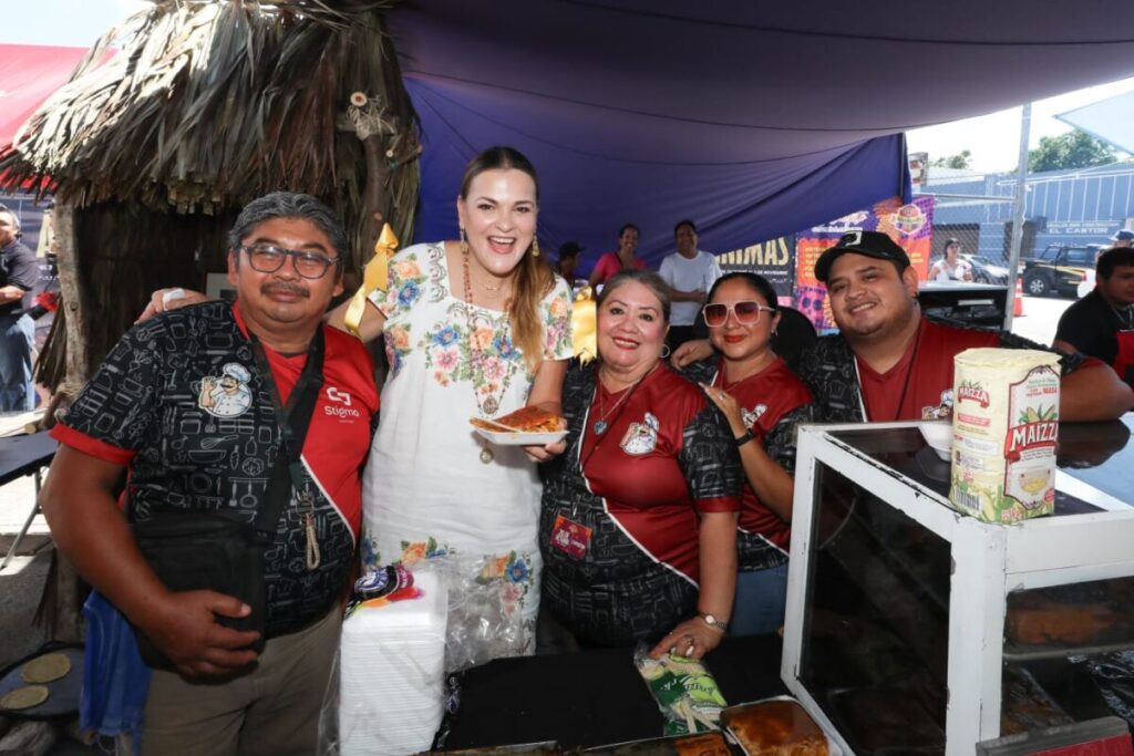 Así inauguró la alcaldesa de Mérida, Cecilia Patrón la tradicional Feria del Mucbipollo en el barrio mágico de San Sebastián