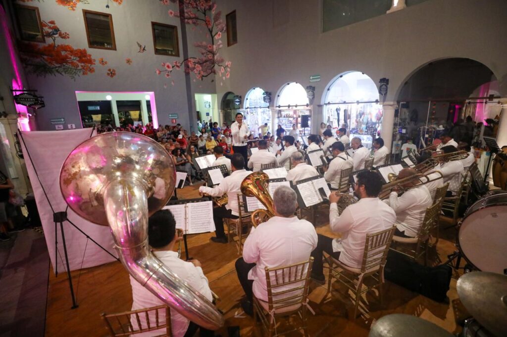 El Pasaje Picheta de Mérida vive una noche única con tradición y música