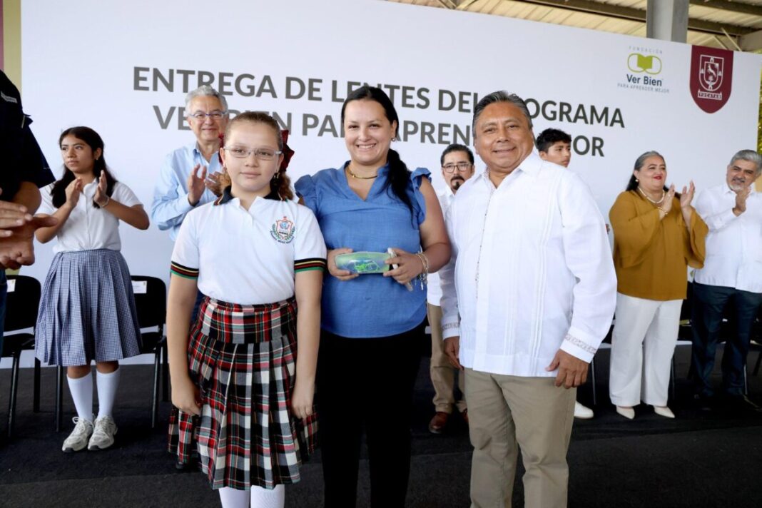 Gobierno del Estado de Yucatán otorga apoyo con lentes a más de 3,600 estudiantes