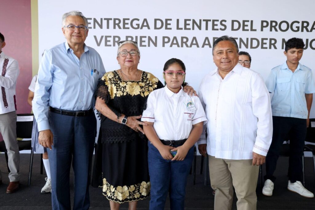 Gobierno del Estado de Yucatán otorga apoyo con lentes a más de 3,600 estudiantes