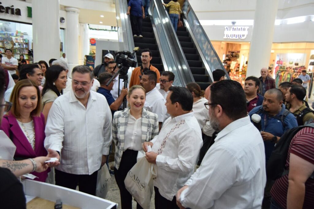 El Gobernador Joaquín Díaz Mena da el inicio del Buen Fin en Yucatán