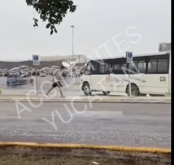 Sujeto detenido tras huir de la policía por robar en la Plaza Galerías de Mérida 