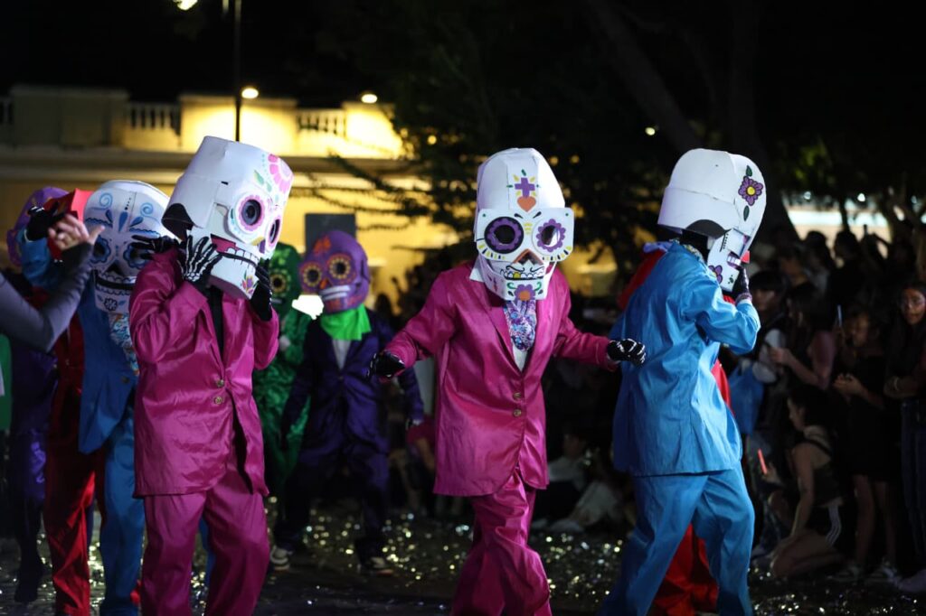 La alcaldesa Cecilia Patrón convierte el Desfile de Catrinas 2025 como una tradición multicultural en Mérida