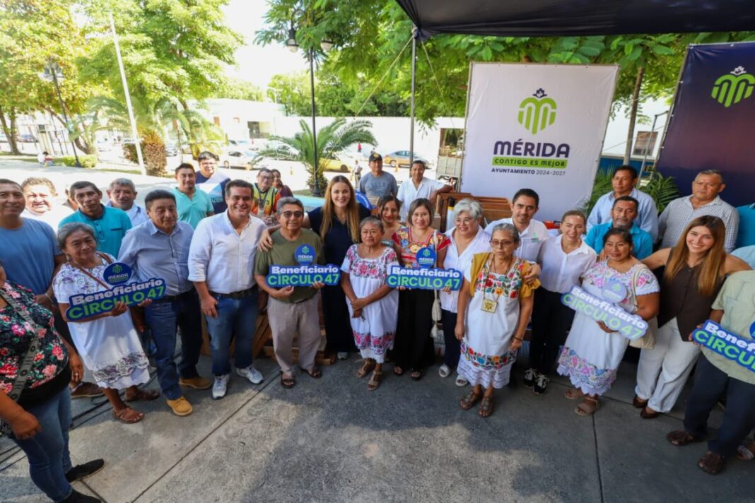 Cecilia Patrón Laviada entrega apoyos en equipo para productores y artesanos de Mérida