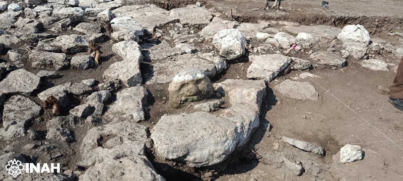 Hallan en Sierra Papacal escultura maya en forma de un anciano 