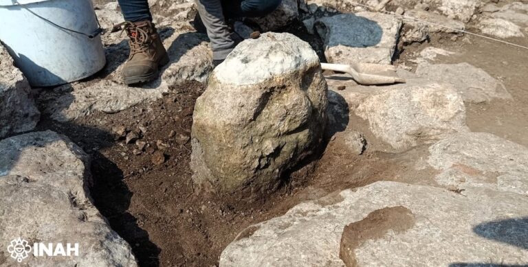 Hallan en Sierra Papacal escultura maya en forma de un anciano