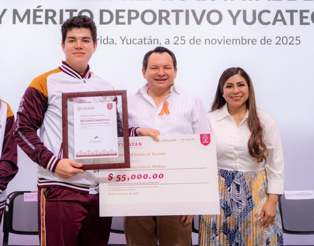 Gobernador de Yucatán Joaquín Díaz Mena entrega premios y reconocimientos a deportistas yucatecos