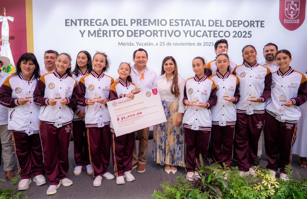 Gobernador de Yucatán Joaquín Díaz Mena entrega premios y reconocimientos a deportistas yucatecos