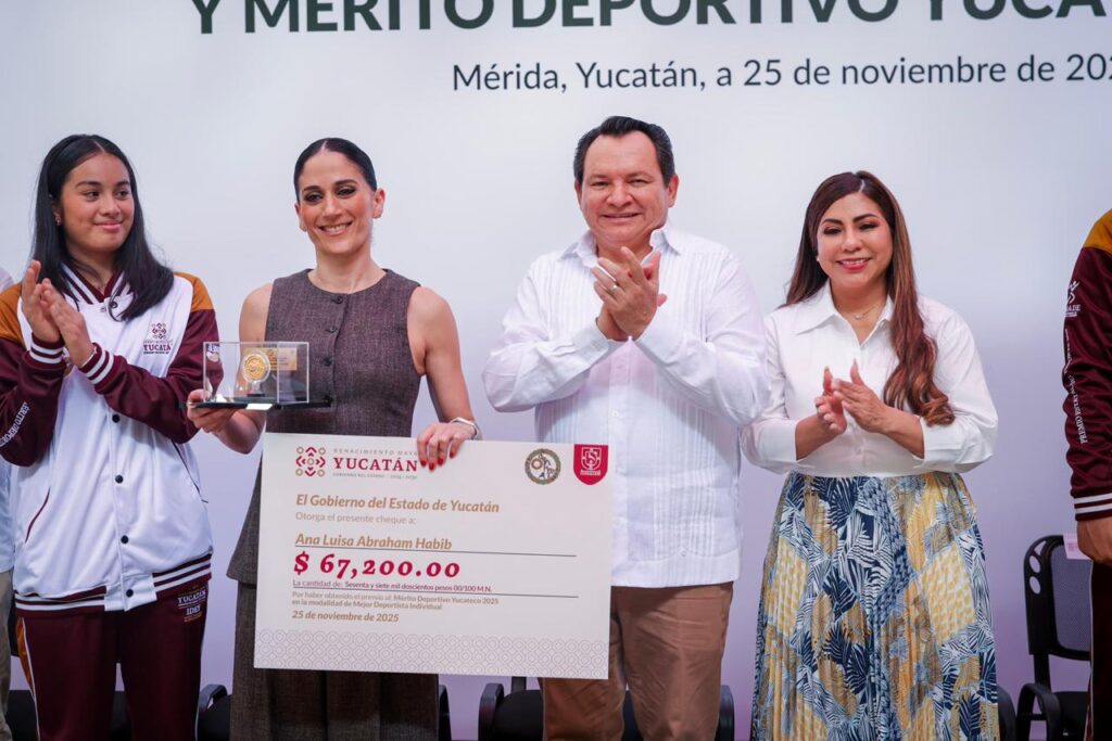 Gobernador de Yucatán Joaquín Díaz Mena entrega premios y reconocimientos a deportistas yucateco