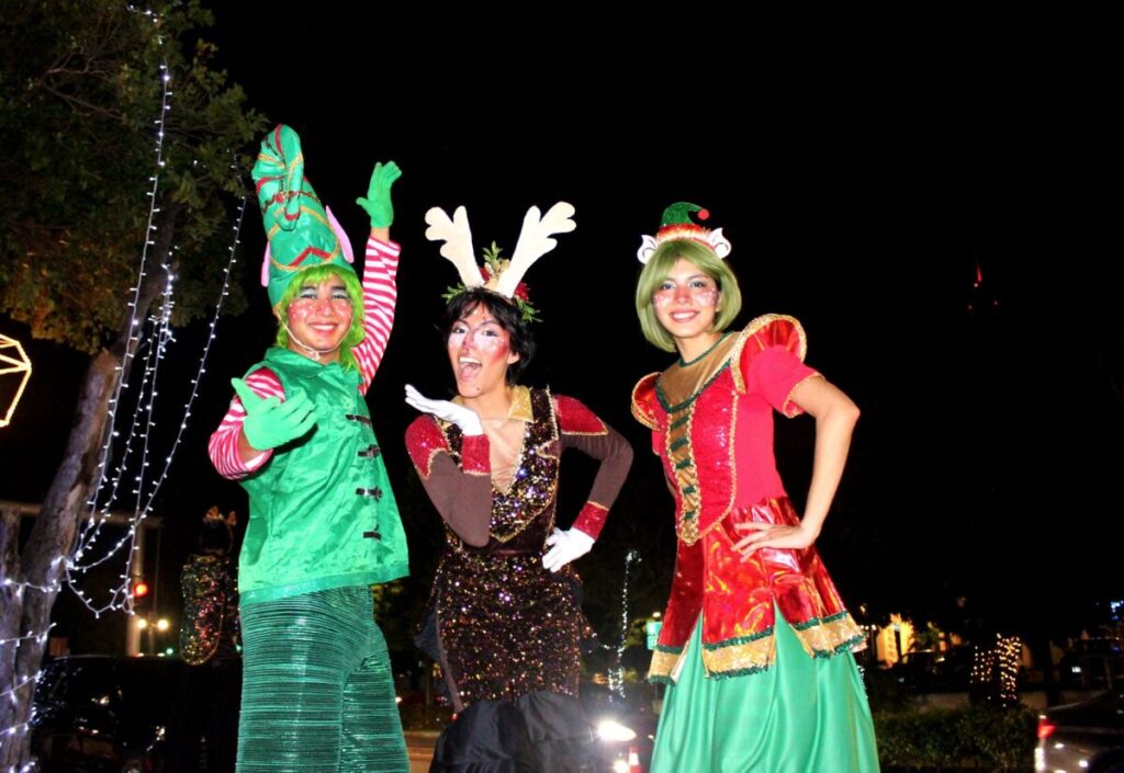 La alcaldesa Cecilia Patrón Laviada inaugura la pista de hielo a través de la “Magia sobre Hielo” en Paseo Montejo