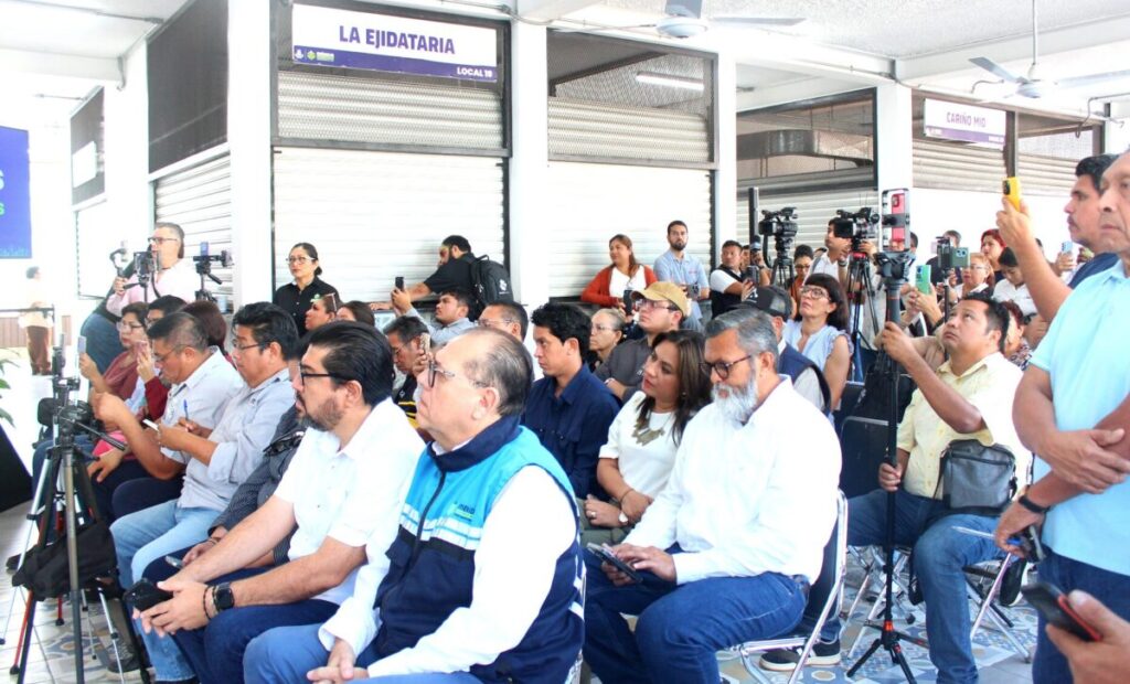Cecilia Patrón Laviada lleva programas de limpieza y remodelación en los mercados de Mérida