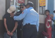 Sujetos detenidos por querer trabajar "quién abre la puerta de un Oxxo" de Mérida