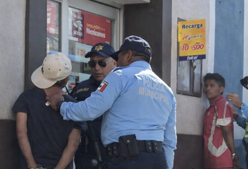 Sujetos detenidos por querer trabajar "quién abre la puerta de un Oxxo" de Mérida