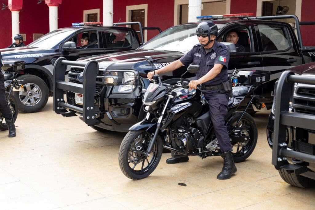 Más seguridad para Umán: La alcaldesa Kenia Walldina Sauri entrega patrullas y motocicletas a la Policía Municipal