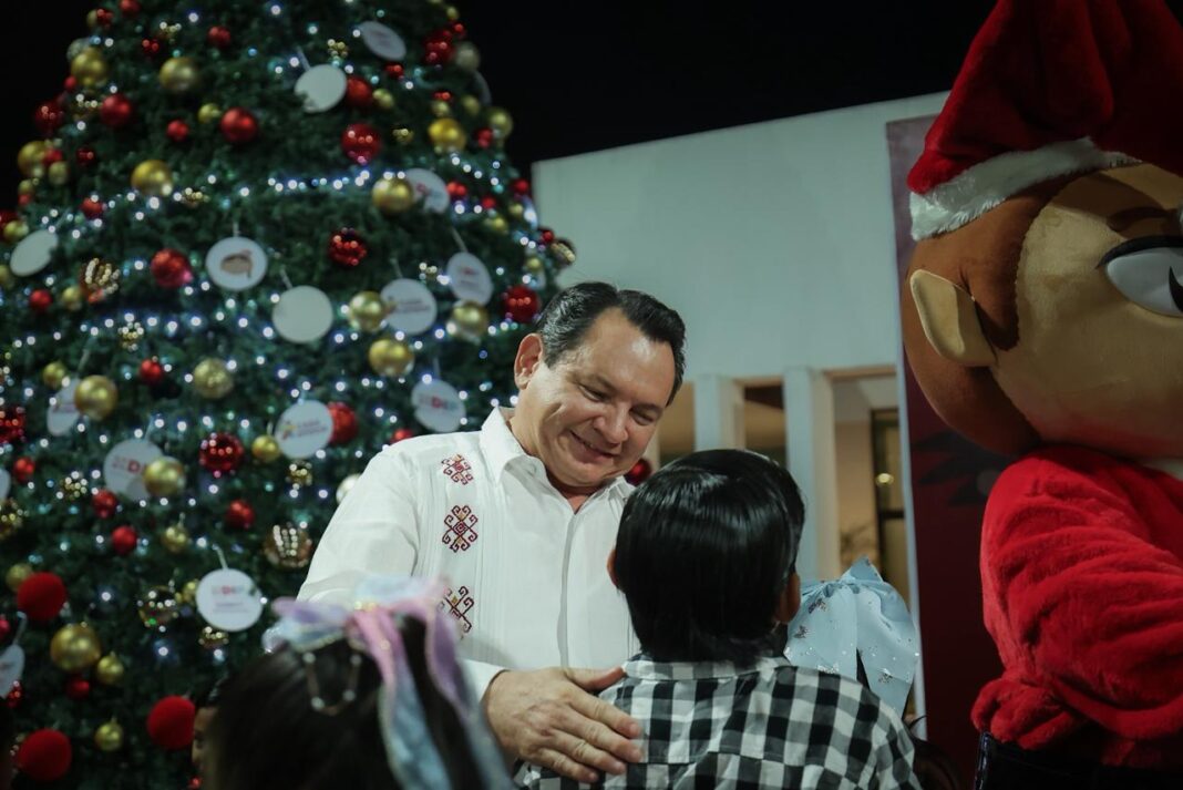 Llevan la magia de la Navidad a Casa Otoch con encendido del árbol navideño