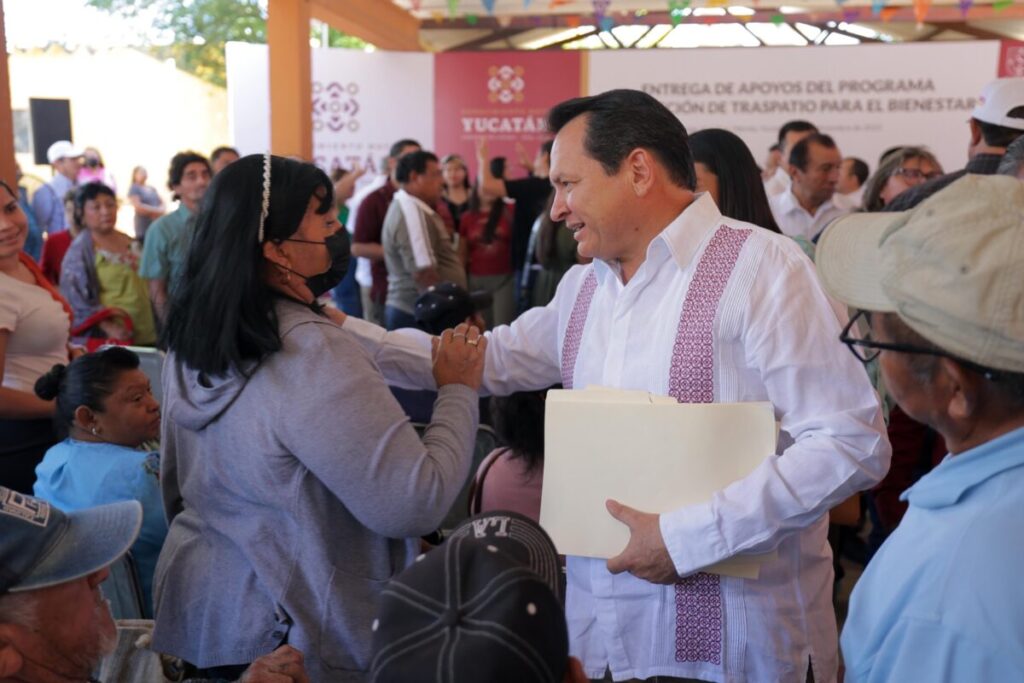 El Gobernador Joaquín Díaz Mena lleva el programa de "Huertos de Traspatio" a comisarías de Mérida