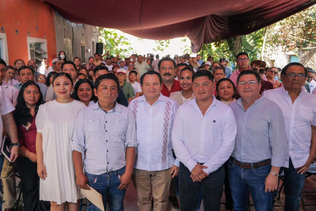 Gobernador Joaquín Díaz Mena supervisa obras de vivienda