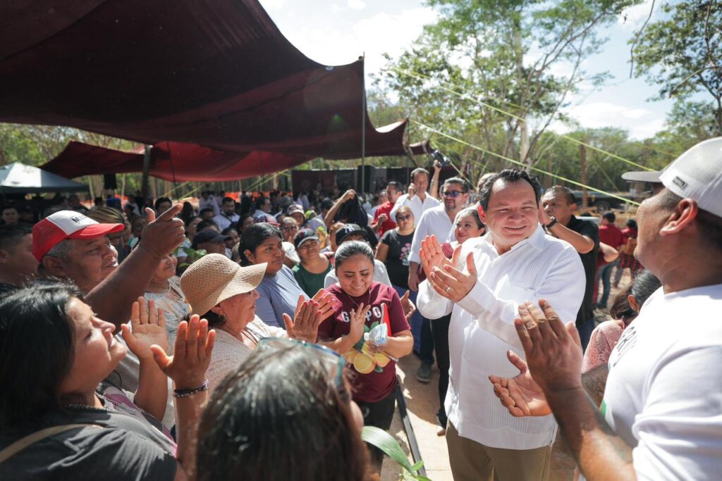 Joaquín Díaz Mena encabezó el comienzo de la construcción del primer Centro Pilares Renacimiento Maya.