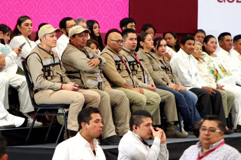 El Gobernador Joaquín Díaz Mena rinde su Primer Informe de Gobierno de Yucatán en el Congreso de Mérida 