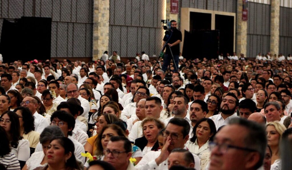 El Gobernador Joaquín Díaz Mena rinde su Primer Informe de Gobierno de Yucatán en el Congreso de Mérida 