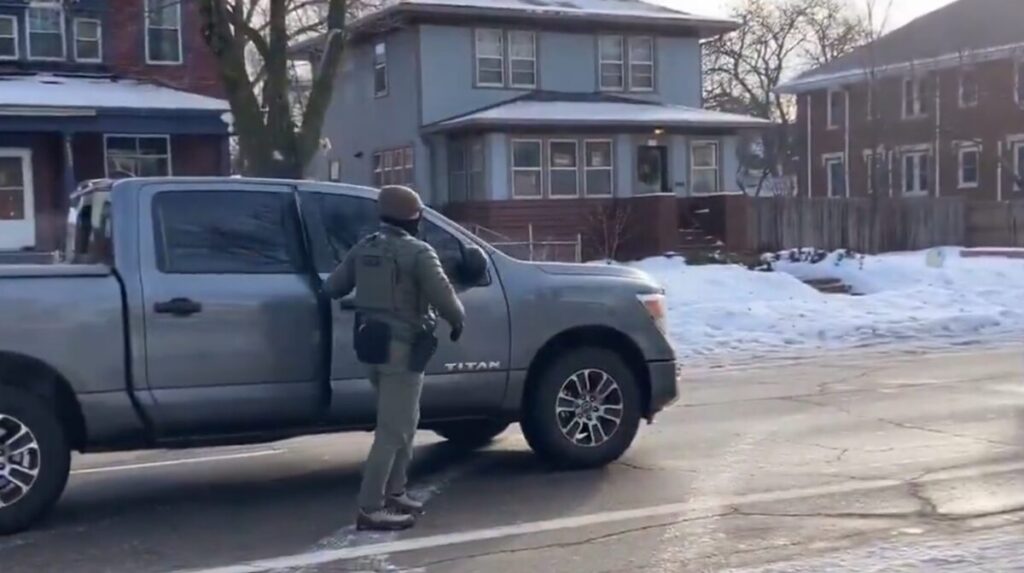 Muerte y Caos en Minneapolis: La ejecución de una ciudadana a manos de ICE