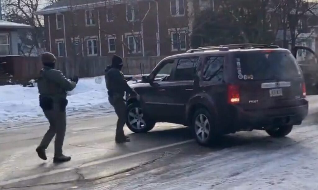 Muerte y Caos en Minneapolis: La ejecución de una ciudadana a manos de ICE