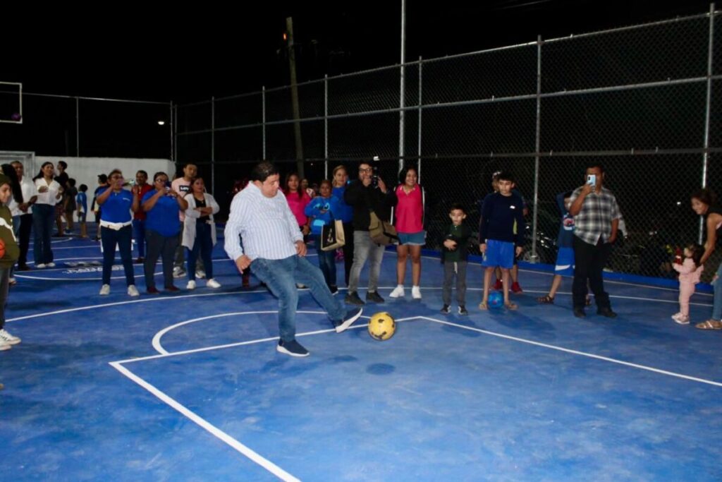 El alcalde Edwin Bojórquez inaugura parque y cancha de usos múltiples en Reparto Granjas, Kanasín