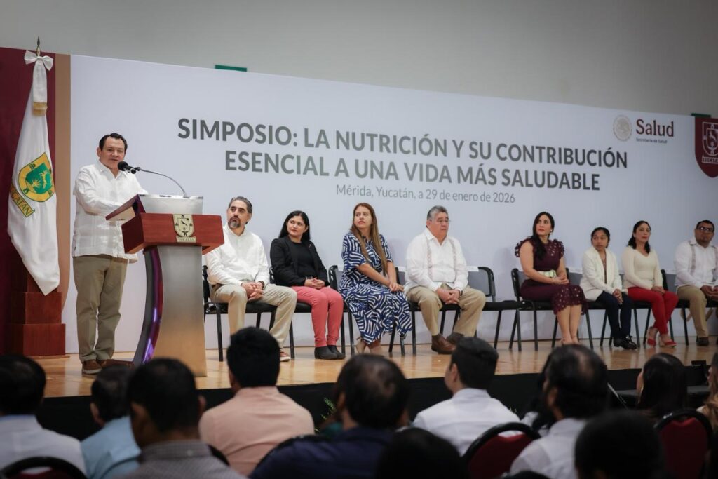 El Gobernador Joaquín Díaz Mena entrega equipos a nutriólogos para fortalecer la prevención en salud en Yucatán