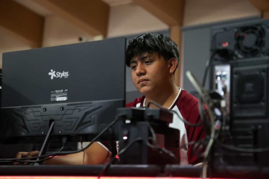 Segey inaugura y entrega Laboratorio de Ciberseguridad en el CBTis No. 95 en Mérida