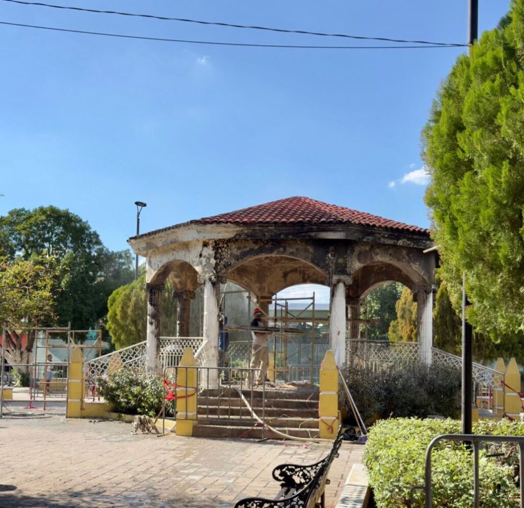 El alcalde Edwin Bojórquez anuncia trabajos de rehabilitación del quiosco del parque principal de Kanasín