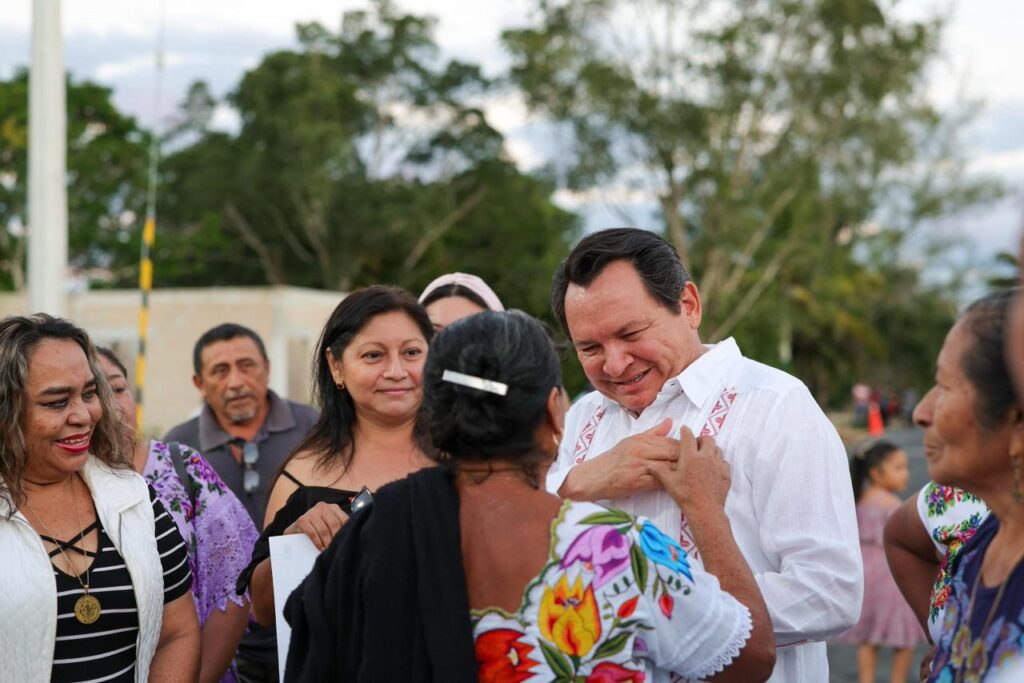 El Gobernador Joaquín Díaz Mena inauguró la reconstrucción de calles en este municipio, reafirmando el compromiso del Gobierno del Renacimiento Maya 