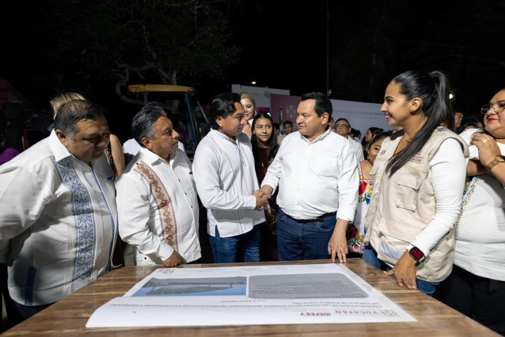 Gobierno de Yucatán realiza gran inversión para mejorar Escuela Secundaria Técnica No. 22 en Chicxulub Pueblo
