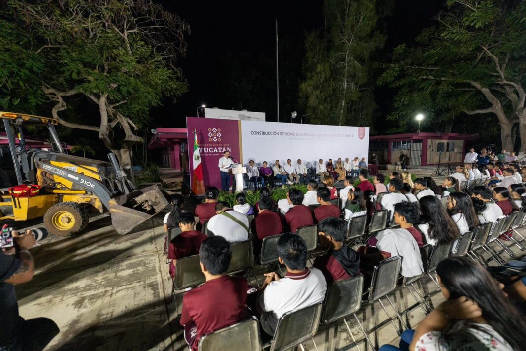 Gobierno de Yucatán realiza gran inversión para mejorar Escuela Secundaria Técnica No. 22 en Chicxulub Pueblo