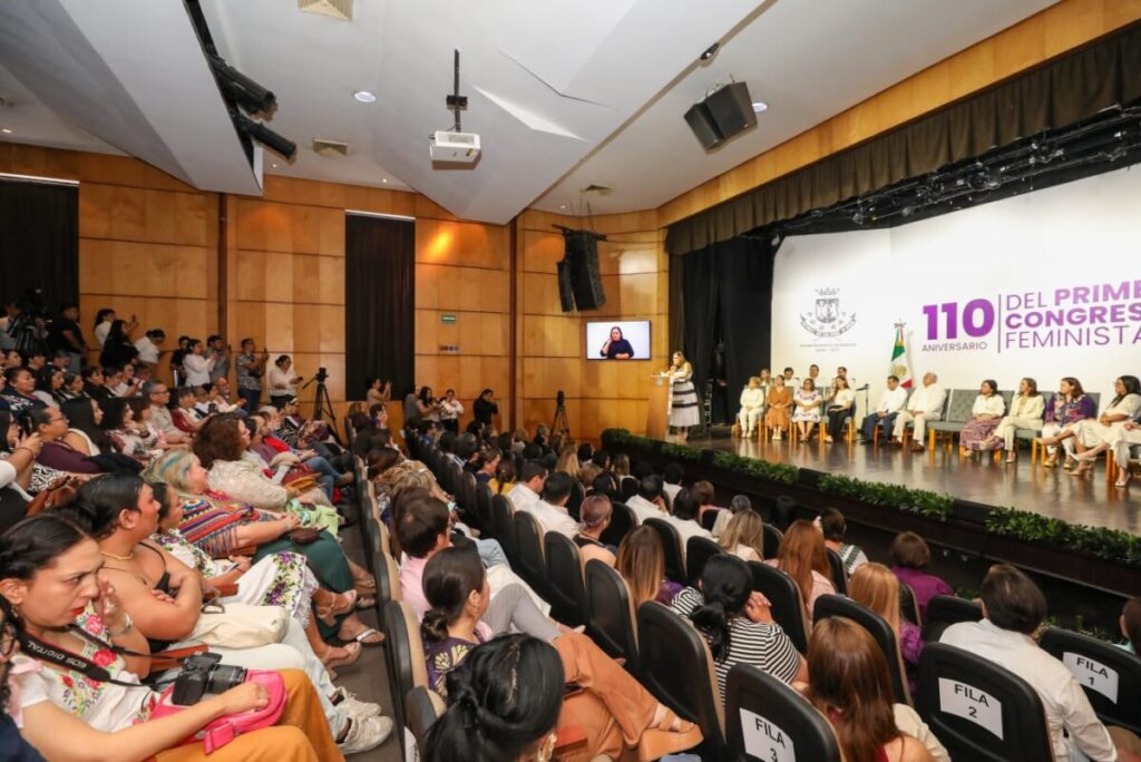 Cecilia Patrón Laviada celebra los 110 años de libertad para la mujer en Mérida