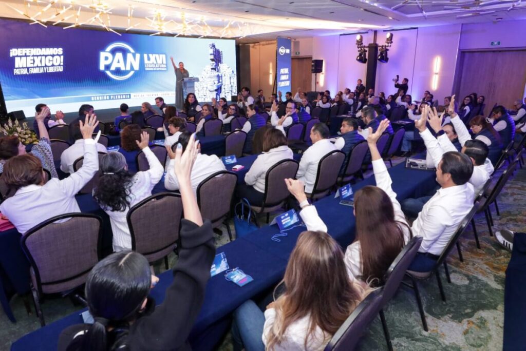 Reunión plenaria de diputados federales del PAN en Mérida con Cecilia Patrón