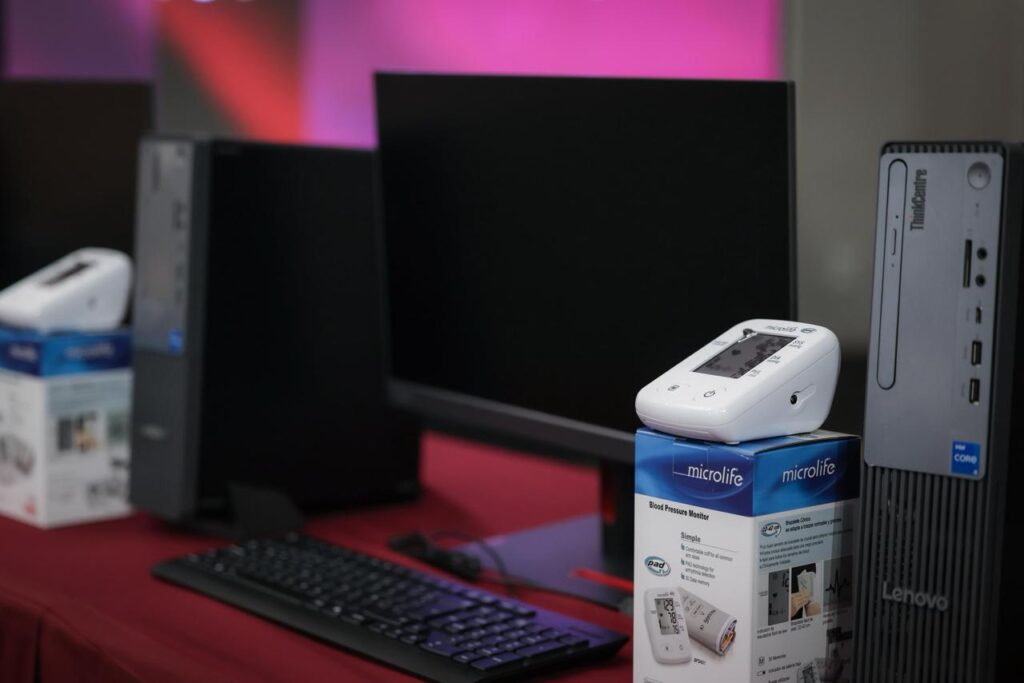 El Gobernador Joaquín Díaz Mena entrega equipos a nutriólogos para fortalecer la prevención en salud en Yucatán