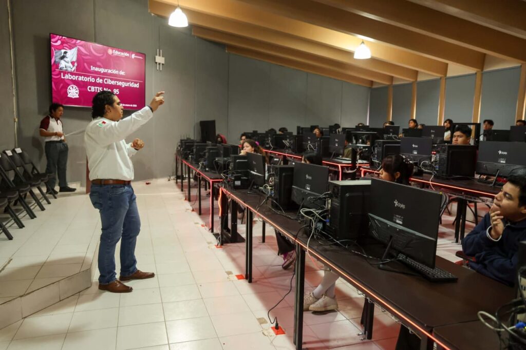 Segey inaugura y entrega Laboratorio de Ciberseguridad en el CBTis No. 95 en Mérida