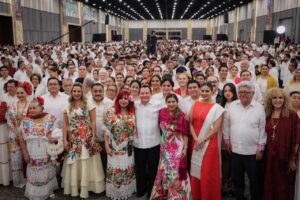 El Gobernador Joaquín Díaz Mena rinde su Primer Informe de Gobierno de Yucatán en el Congreso de Mérida