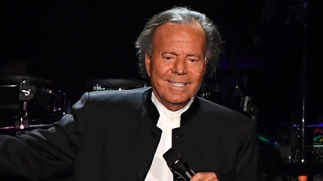 Julio Iglesias bajo investigación por presunta trata y agresión sexual