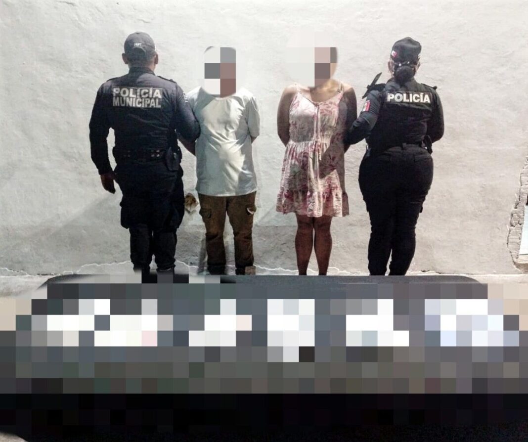 Pareja es detenida tras intentar sustraer artículos de un supermercado en Progreso