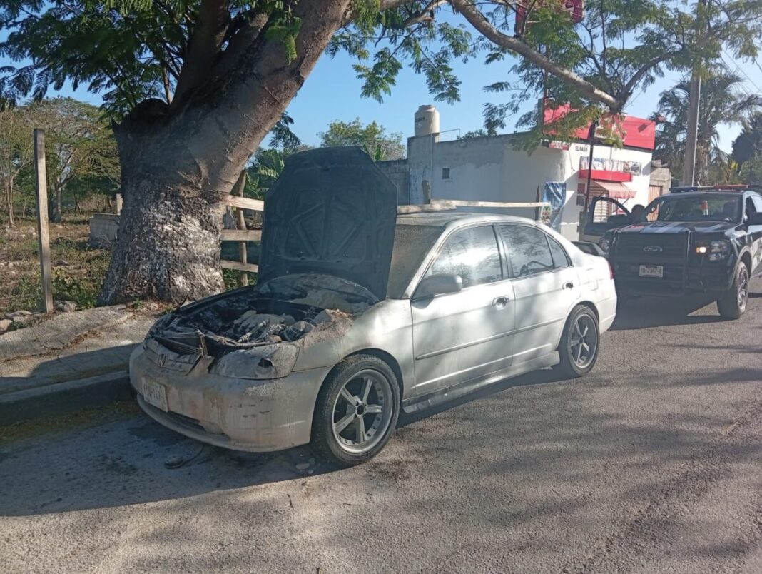 Incendio de vehículo en Hacienda Dzibikak moviliza a autoridades en Umán