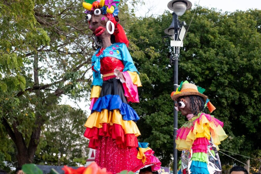Carnaval Umán 2026 llena de color y tradición al municipio con la Coronación de Reyes