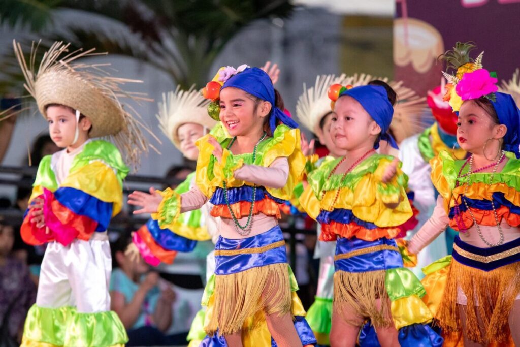 Carnaval Umán 2026 llena de color y tradición al municipio con la Coronación de Reyes