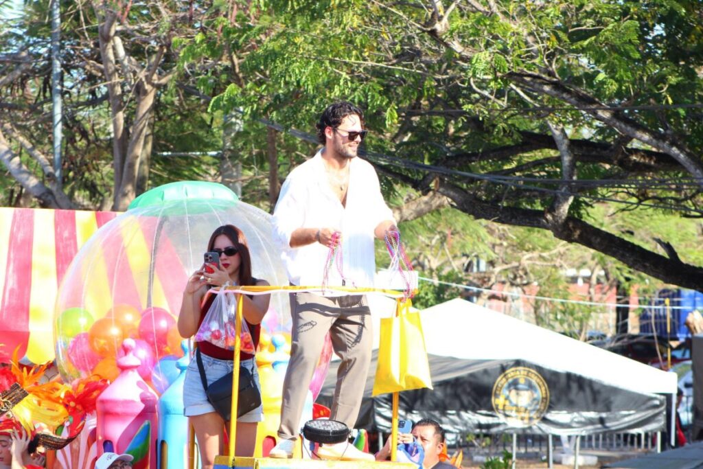 Reconoce y agradece Cecilia Patrón a elementos de la policía y servicios públicos de Mérida por hacer el carnaval familiar y seguro