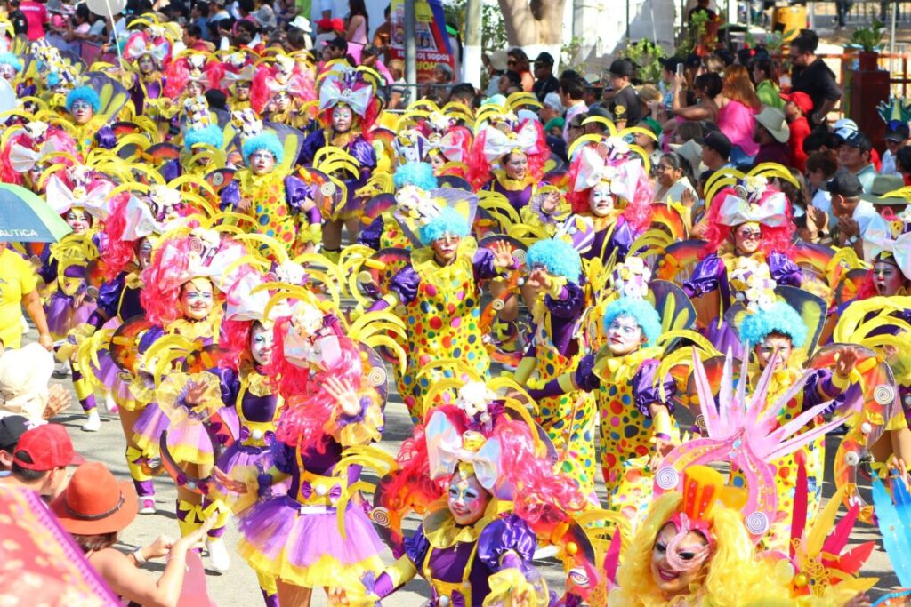 Reconoce y agradece Cecilia Patrón a elementos de la policía y servicios públicos de Mérida por hacer el carnaval familiar y seguro